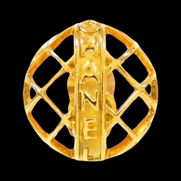 Rare Vintage CHANEL 1980’s Caged Clip on earrings - Picture 2 of 15